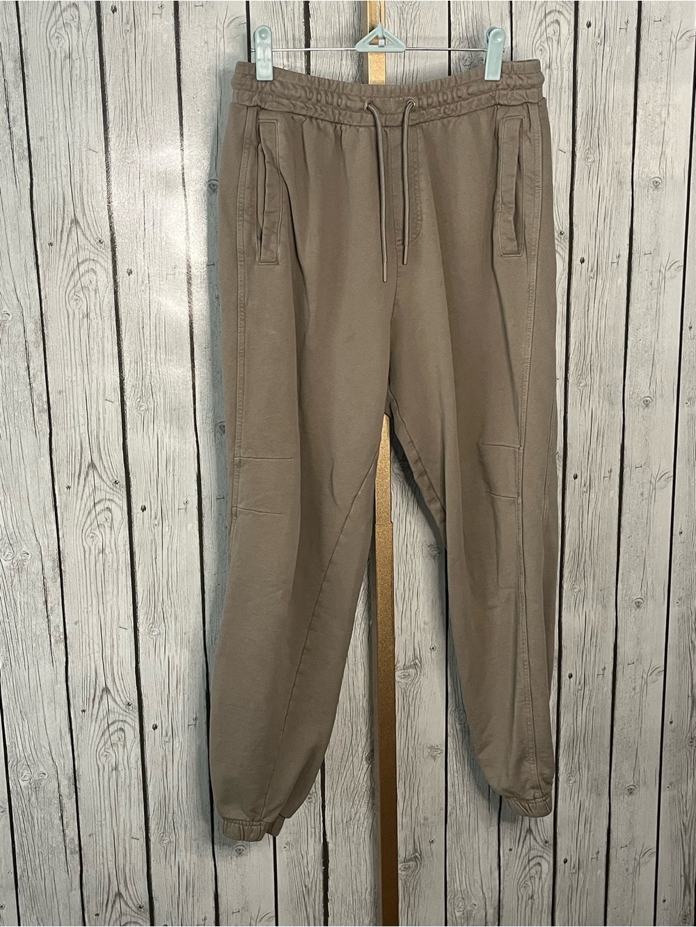 Gymshark Essential Joggers Mens Medium Taupe Beige Fleece Sweatpants Gym Active
